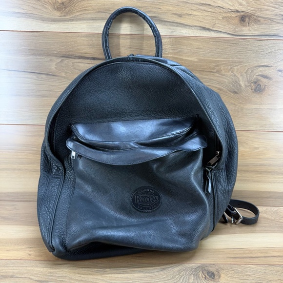 Roots Canada Large Black Leather Backpack Bag Unisex - Picture 1 of 14